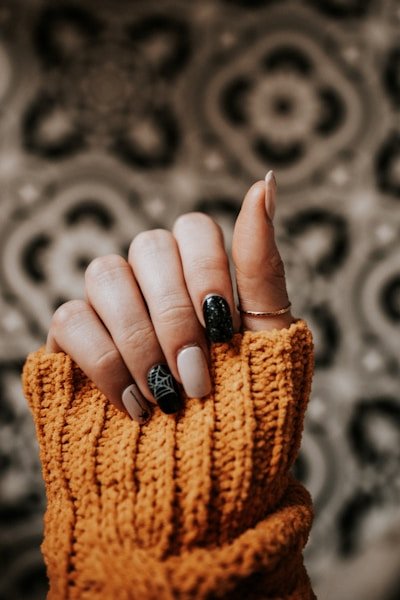Black nail art spiderweb